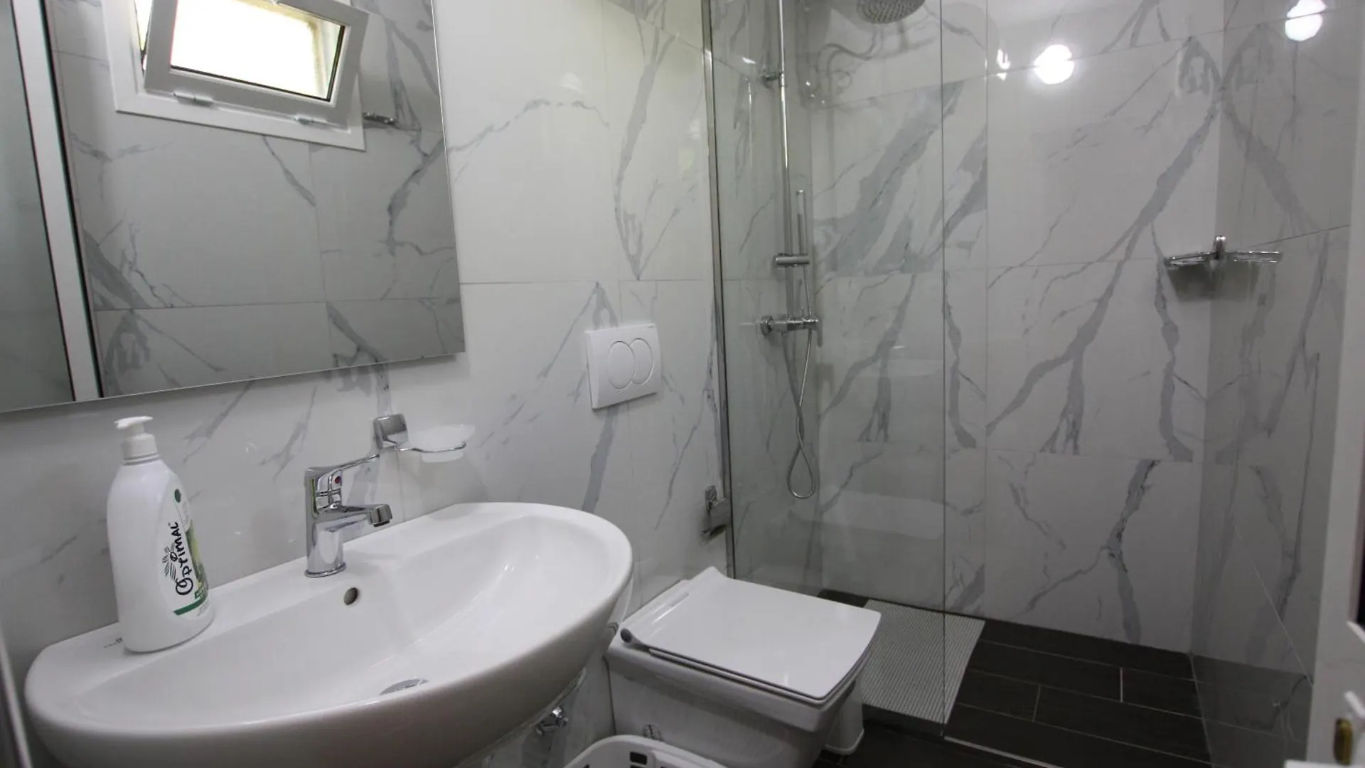 Lodge Lugina E Shengjergjit ,Bujtinat Villa Tirana Albania
