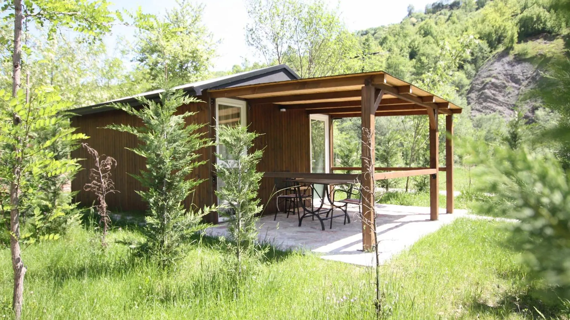 Lugina E Shengjergjit ,Bujtinat Villa Tirana